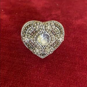 LIKE NEW Heart ring